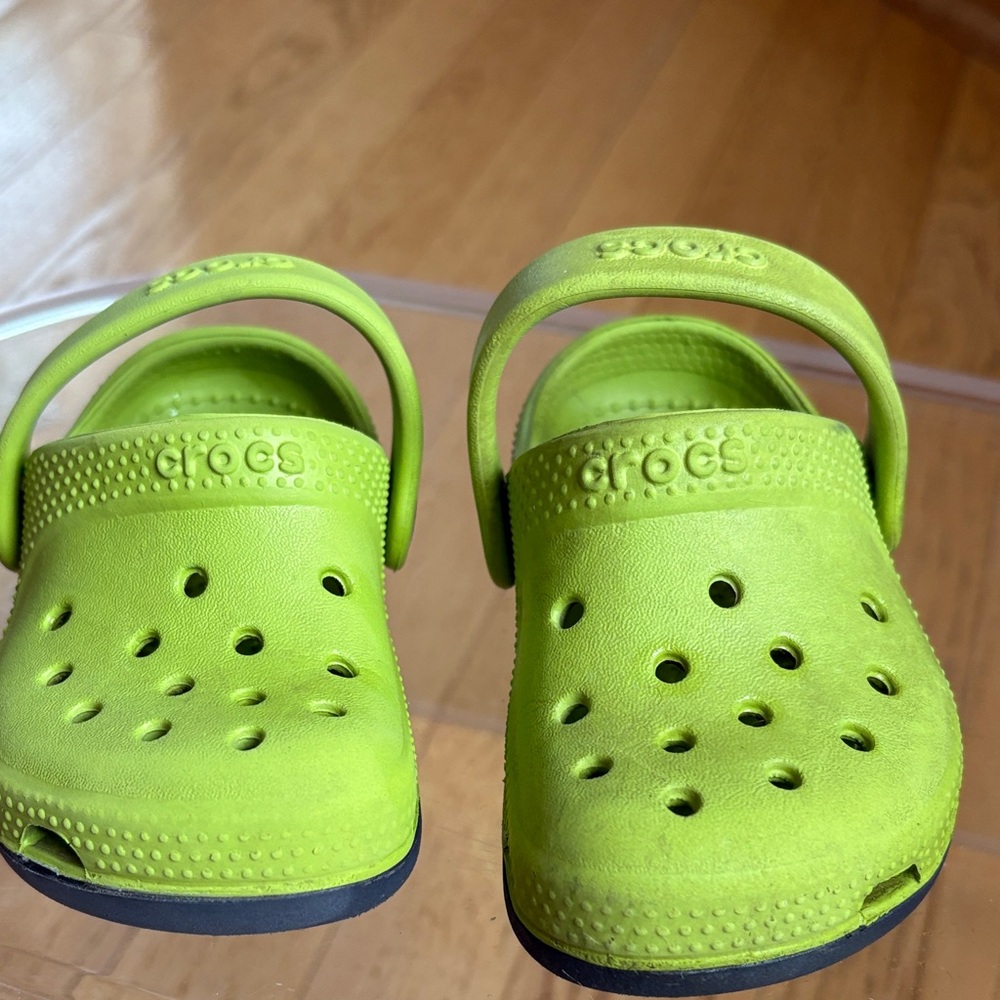 Crocs Classic Clogs Slip On Kids Green  Unisex Size:4/5  - EUC